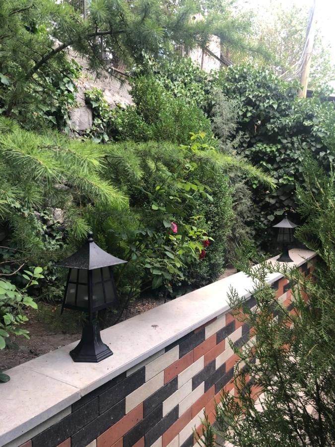 Karen Garden Inn Erivan Exterior foto